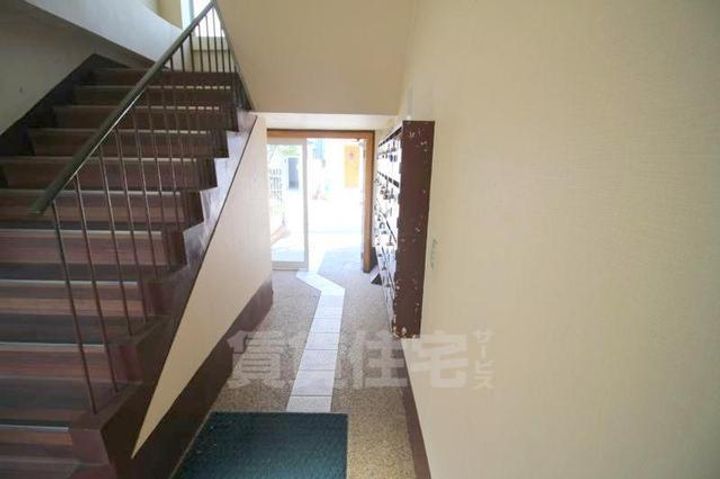 大阪府豊中市服部豊町1丁目の賃貸マンションの玄関