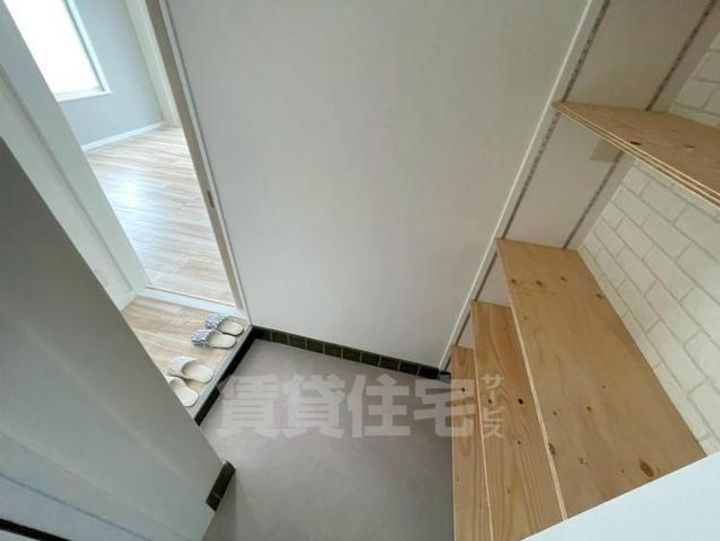 大阪府豊中市服部豊町1丁目の賃貸マンションの玄関