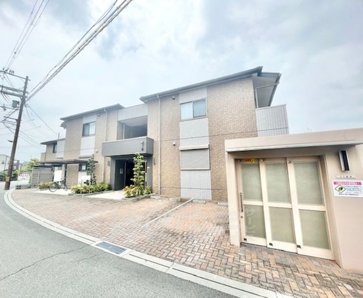 大阪府茨木市真砂玉島台の賃貸マンションの外観
