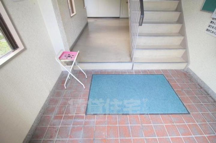大阪府豊中市服部寿町1丁目の賃貸マンションの玄関