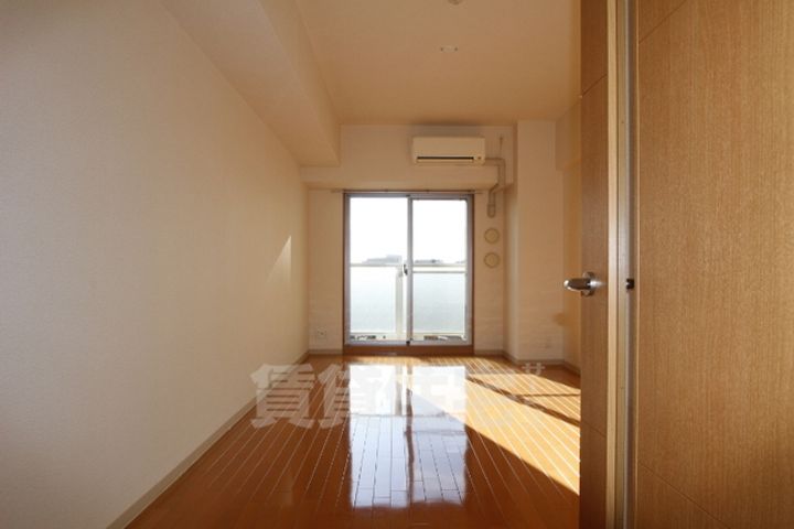 大阪府堺市堺区北花田口町2丁の賃貸マンションの内装