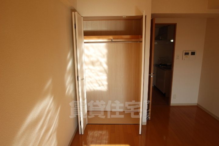 大阪府堺市堺区北花田口町2丁の賃貸マンションの内装