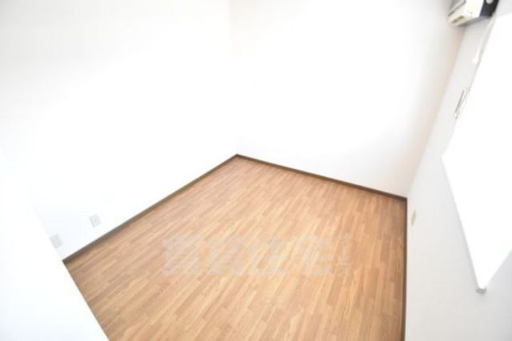 大阪府摂津市正雀4丁目の賃貸マンションの居間