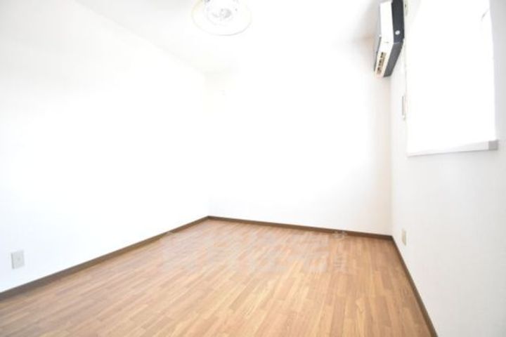 大阪府摂津市正雀4丁目の賃貸マンションの居間