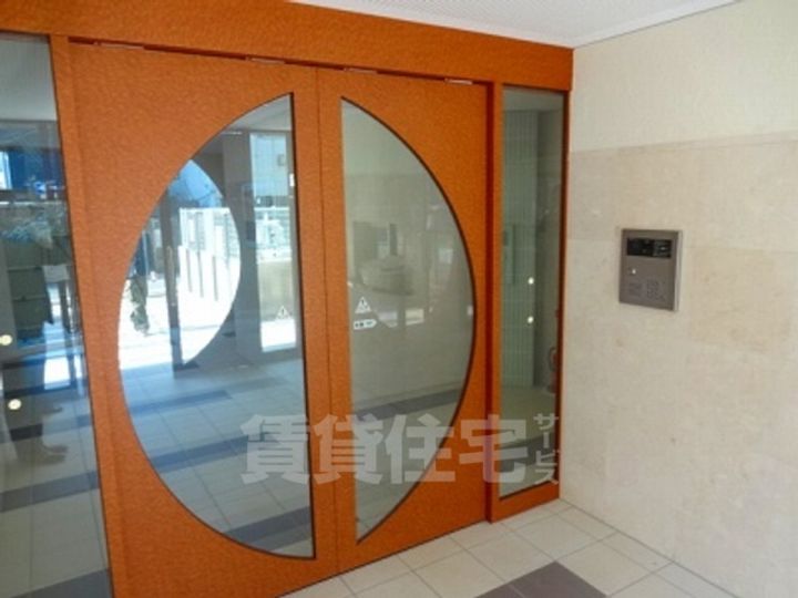 ローズモントフレア薬院2401の玄関