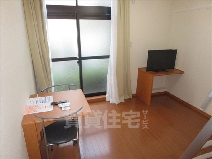 レオパレス滝の華の居間