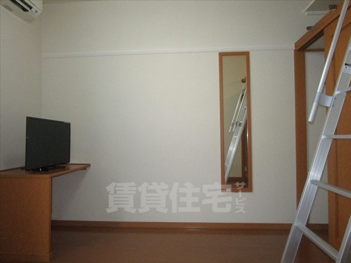 レオパレス滝の華の居間