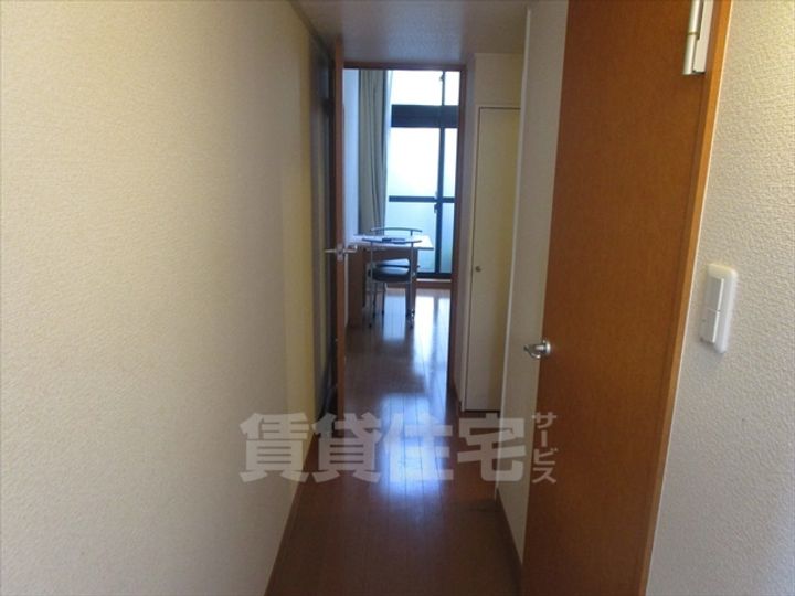 レオパレス滝の華の玄関