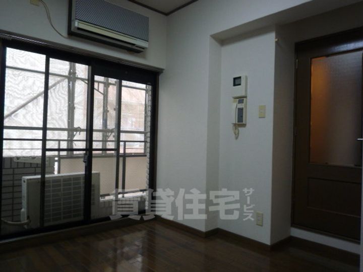 大阪府堺市堺区中向陽町1丁の賃貸マンションの居間