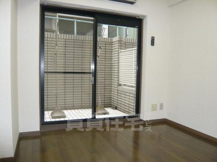 大阪府堺市堺区中向陽町1丁の賃貸マンションの居間