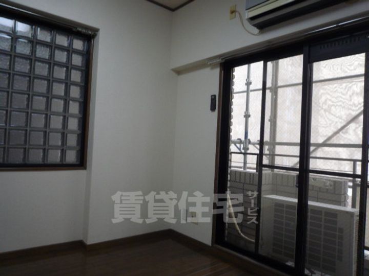 大阪府堺市堺区中向陽町1丁の賃貸マンションの居間