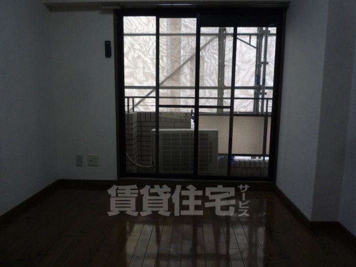 大阪府堺市堺区中向陽町1丁の賃貸マンションの居間