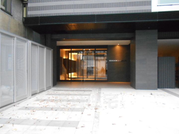 レジデンシア鶴舞公園の玄関