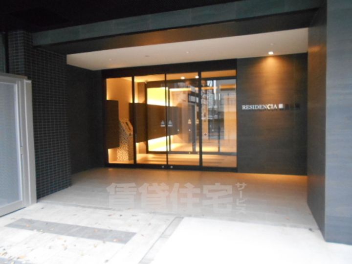 レジデンシア鶴舞公園の玄関