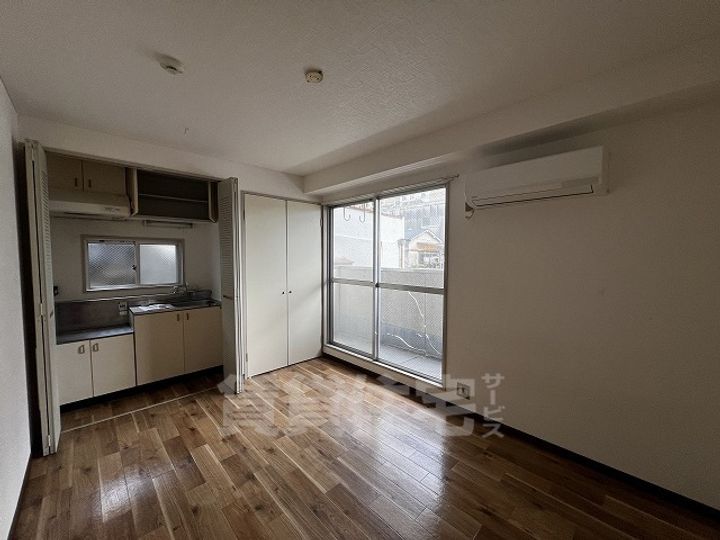 大阪府大阪市淀川区新北野3丁目の賃貸マンションの居間
