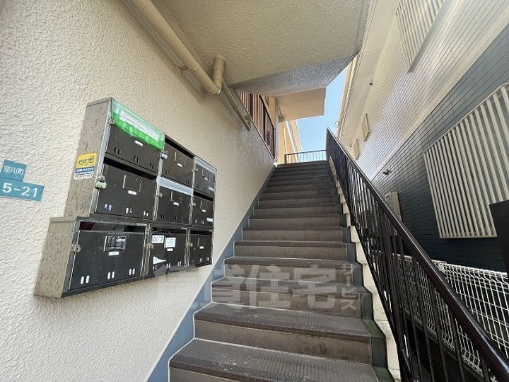 中尾ビルの玄関