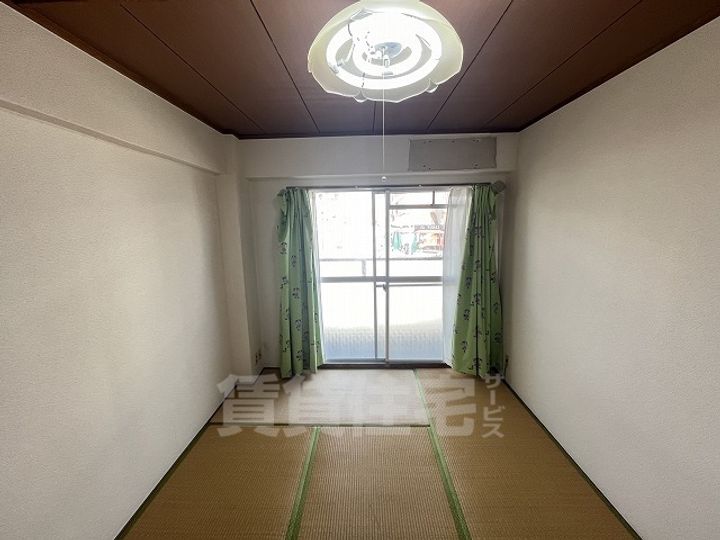 中尾ビルの寝室