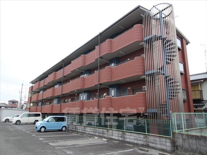 サンワロイヤルマンションの外観