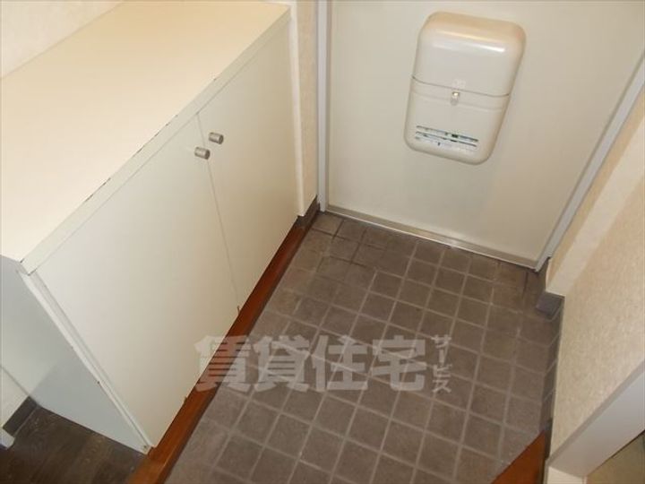 サンワロイヤルマンションの玄関