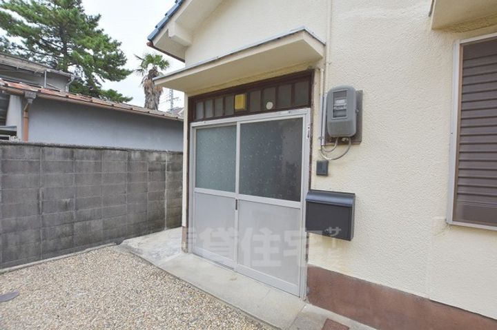 大阪府羽曳野市島泉1丁目(一戸建)の賃貸物件の玄関