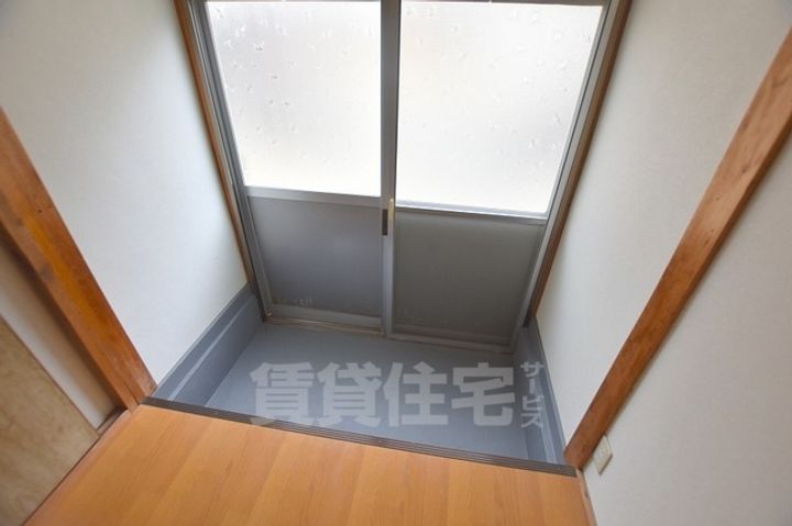 大阪府羽曳野市島泉1丁目(一戸建)の賃貸物件の玄関