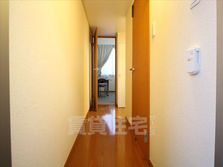 レオパレス滝の華の玄関