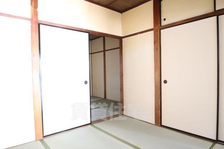 川西平屋の内装