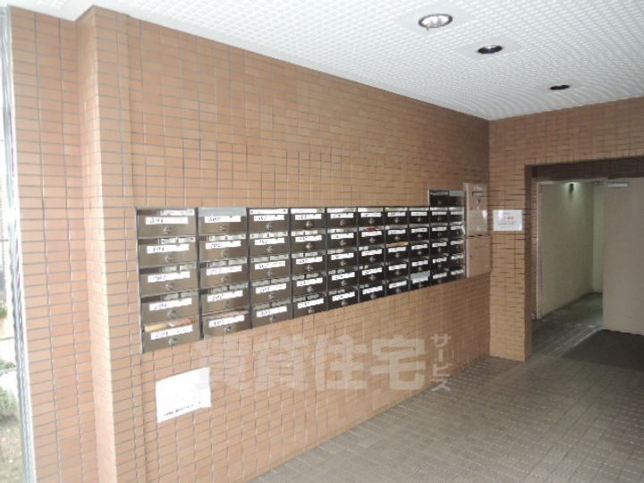 ドミール浜寺の玄関