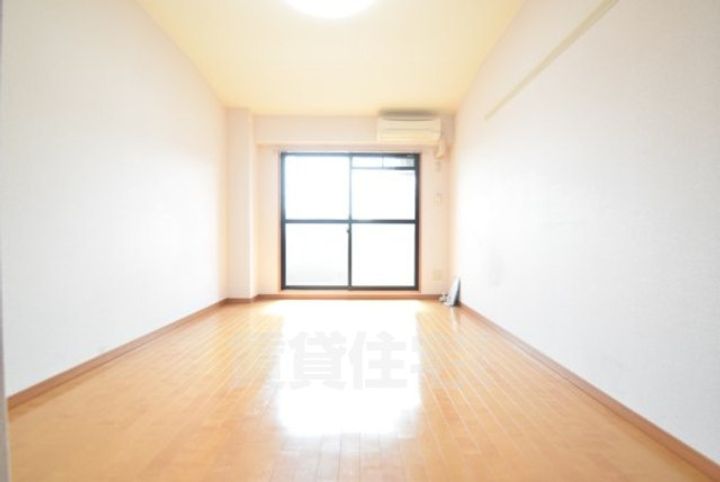 大阪府茨木市沢良宜西1丁目の賃貸マンションの居間