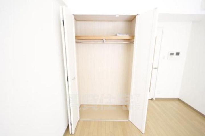 大阪府堺市堺区北花田口町2丁の賃貸マンションの内装