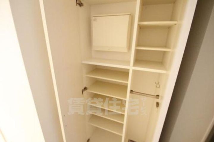 大阪府堺市堺区北花田口町2丁の賃貸マンションの内装