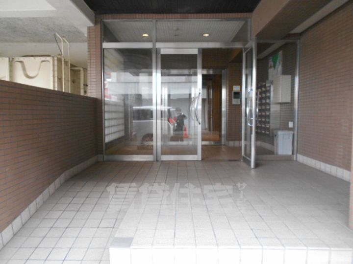 サニーハイツ林の玄関