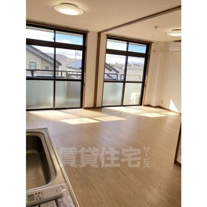 愛知県名古屋市緑区滝ノ水3丁目の賃貸マンションの居間