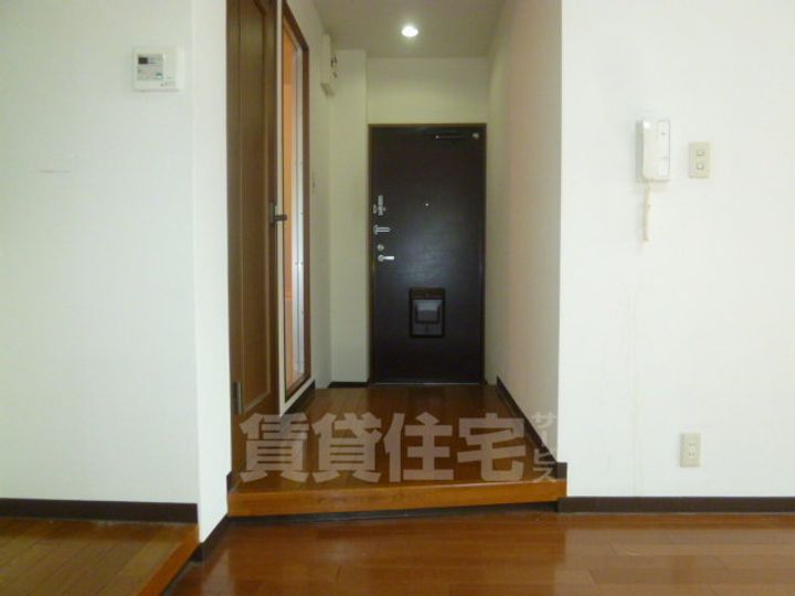 大阪府豊中市服部南町3丁目の賃貸マンションの玄関