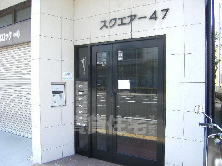 大阪府豊中市服部南町3丁目の賃貸マンションの玄関