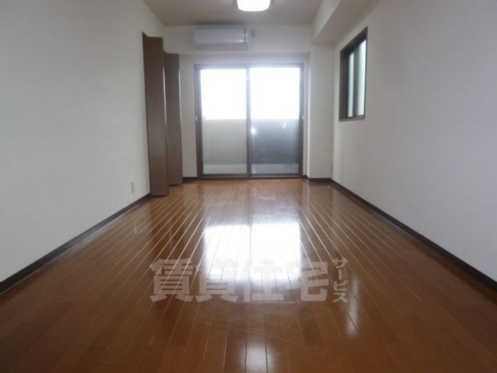大阪府豊中市服部南町3丁目の賃貸マンションの居間