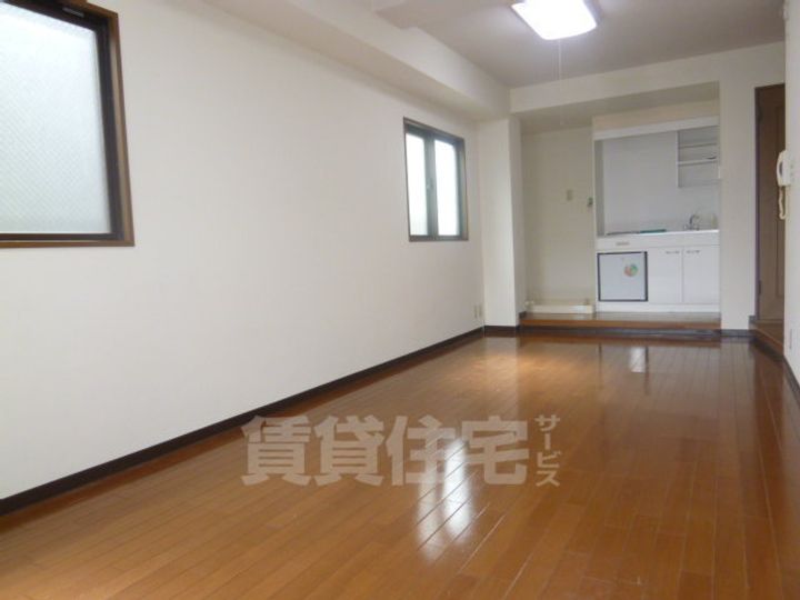 大阪府豊中市服部南町3丁目の賃貸マンションの居間