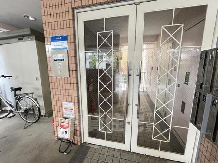 ボンジュールの玄関