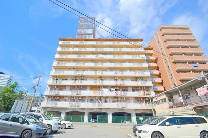 ホワイトハイツカドタの外観