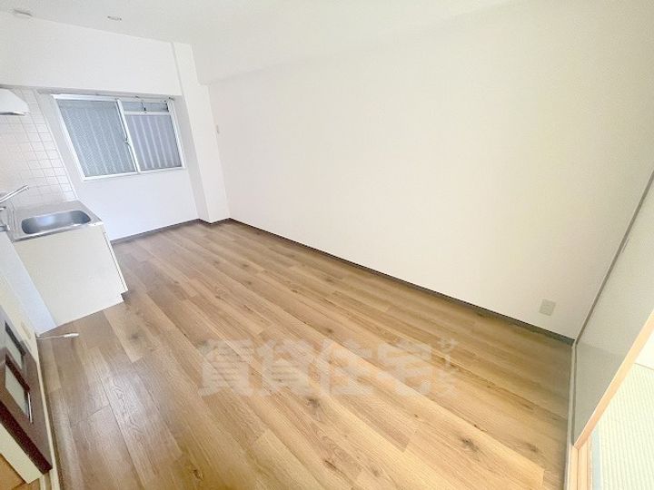 ホワイトハイツカドタの居間