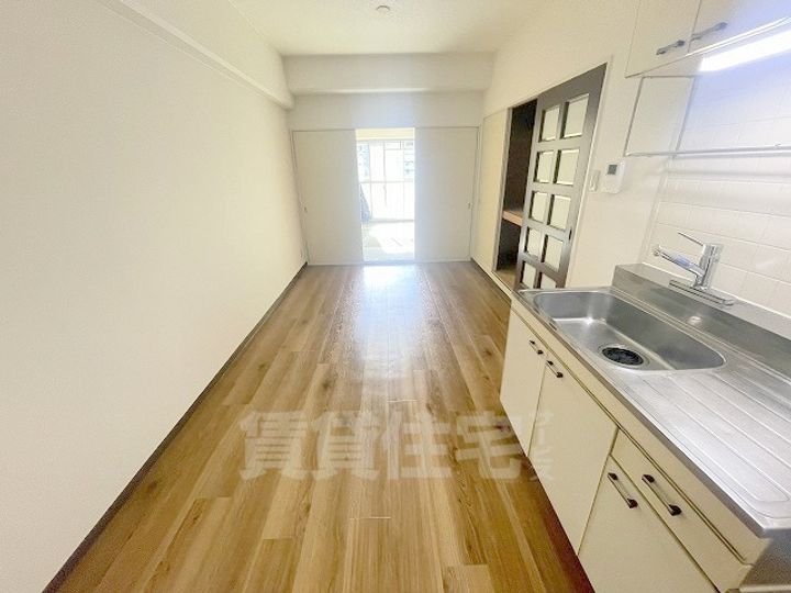 ホワイトハイツカドタの居間