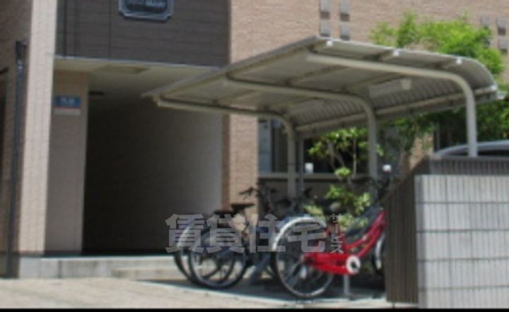 大阪府堺市西区鳳東町7丁の賃貸アパートの玄関