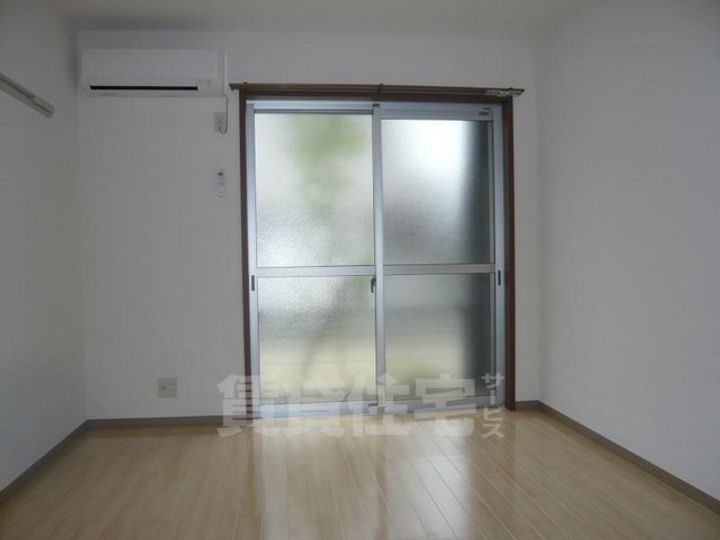 大阪府堺市西区鳳東町7丁の賃貸アパートの居間