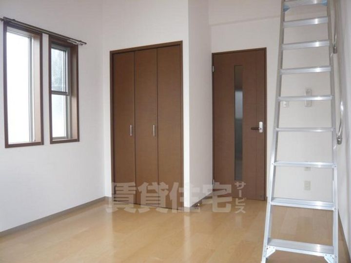 大阪府堺市西区鳳東町7丁の賃貸アパートの居間