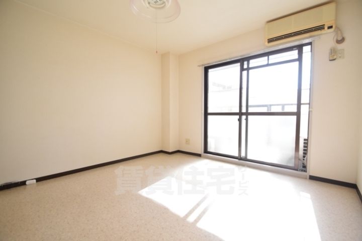 大阪府茨木市園田町の賃貸マンションの寝室