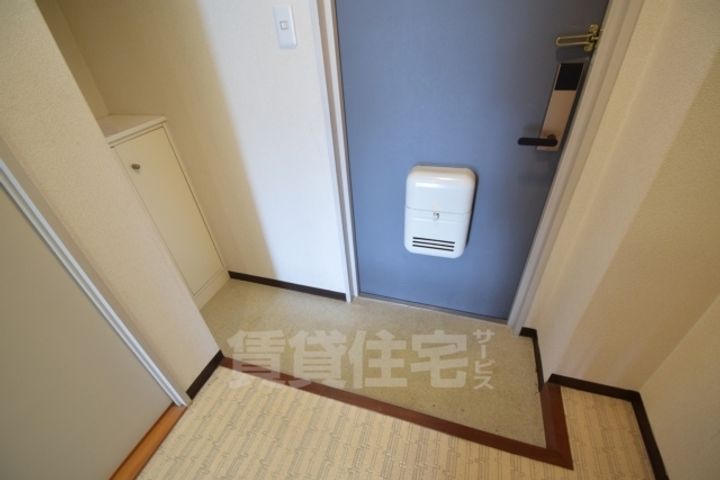 大阪府茨木市園田町の賃貸マンションの玄関