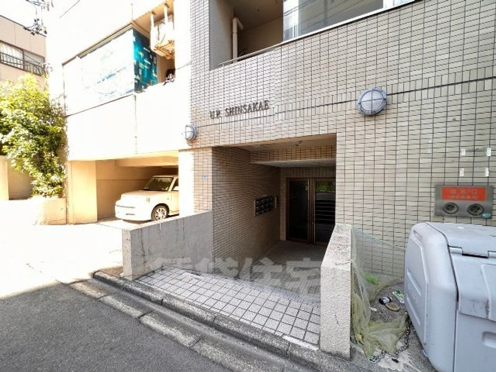 アーバンポイント新栄の玄関