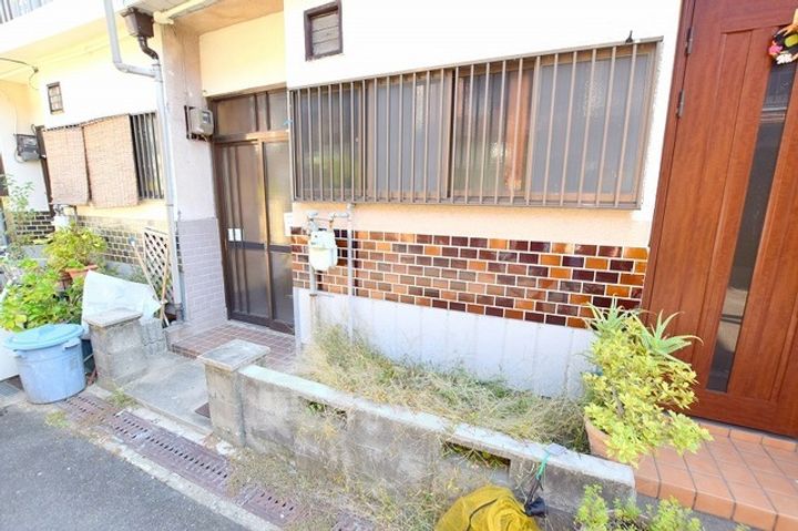 大阪府松原市三宅西2丁目(一戸建)の賃貸物件の玄関