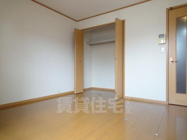 大阪府摂津市正雀3丁目の賃貸アパートの居間