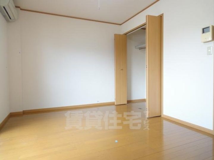 大阪府摂津市正雀3丁目の賃貸アパートの居間